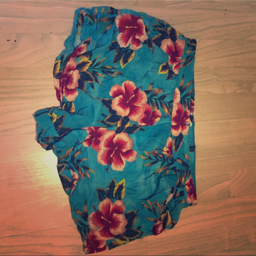Hawaiian Shorts 🌺 pockets included